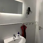 Fuer Gruppen Und Familien - Grosse Naehe Stadtpark, 4 Schlafzimmer, 2 Baeder, Terrasse, Parkplatz Apartman *