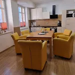 Fuer Gruppen Und Familien - Grosse Naehe Stadtpark, 4 Schlafzimmer, 2 Baeder, Terrasse, Parkplatz Apartman *