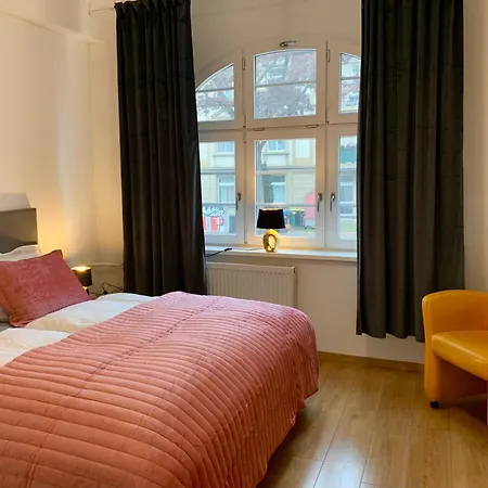 Fuer Gruppen Und Familien - Grosse Naehe Stadtpark, 4 Schlafzimmer, 2 Baeder, Terrasse, Parkplatz Erfurt