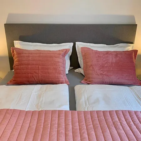 Fuer Gruppen Und Familien - Grosse Naehe Stadtpark, 4 Schlafzimmer, 2 Baeder, Terrasse, Parkplatz Appartamento